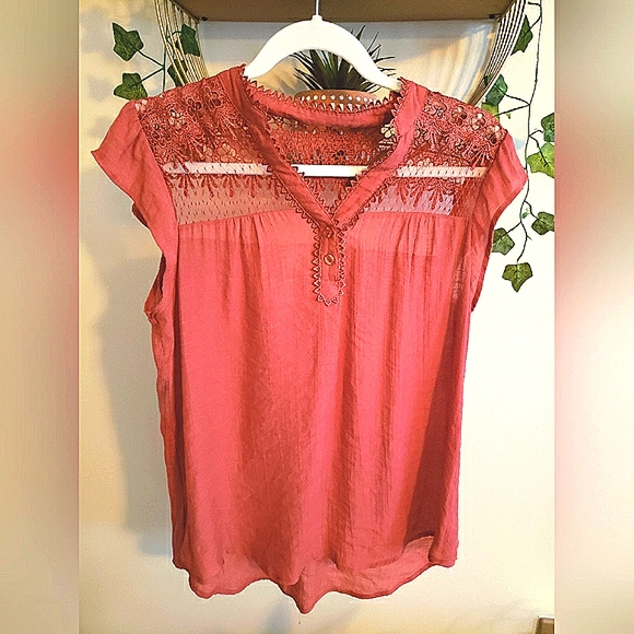 Sweet Wanderer Lace Crochet Flutter Top - Picture 2 of 5